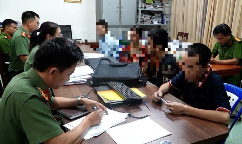 Nhiều người sa vào “bẫy lừa” ra nước ngoài bán thận -0
