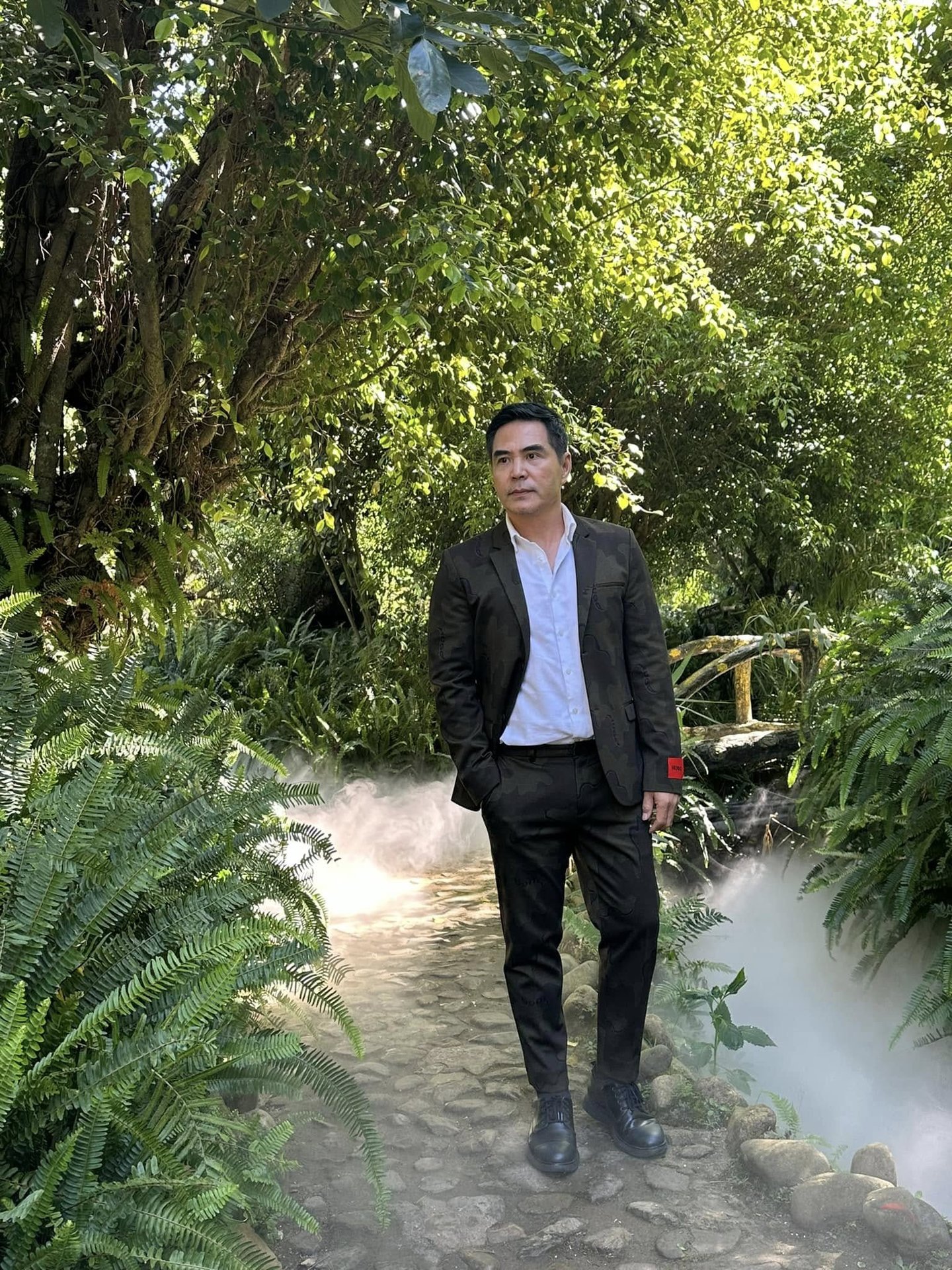 Nam diễn viên là 