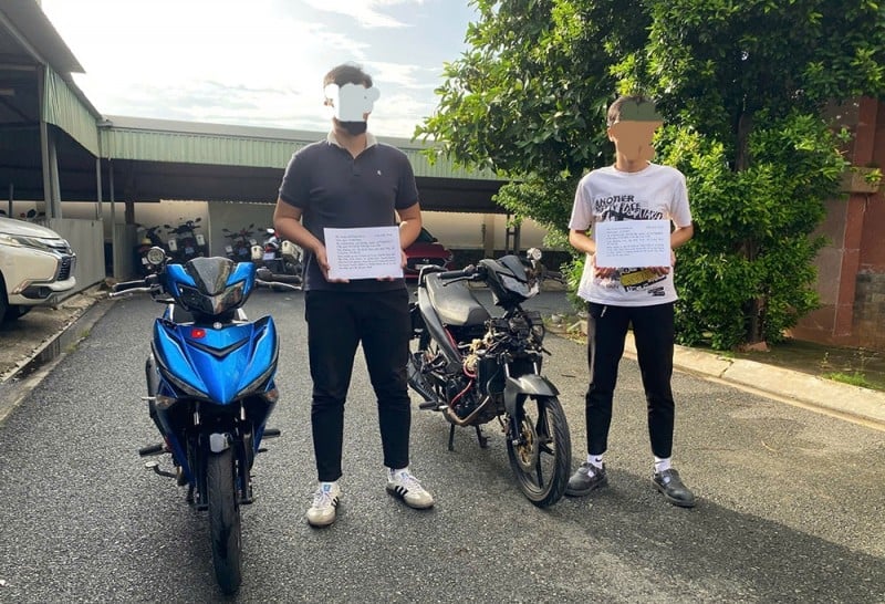 Xử lý hai nam thanh niên điều khiển xe mô tô diễu võ dương oai trên đường -1