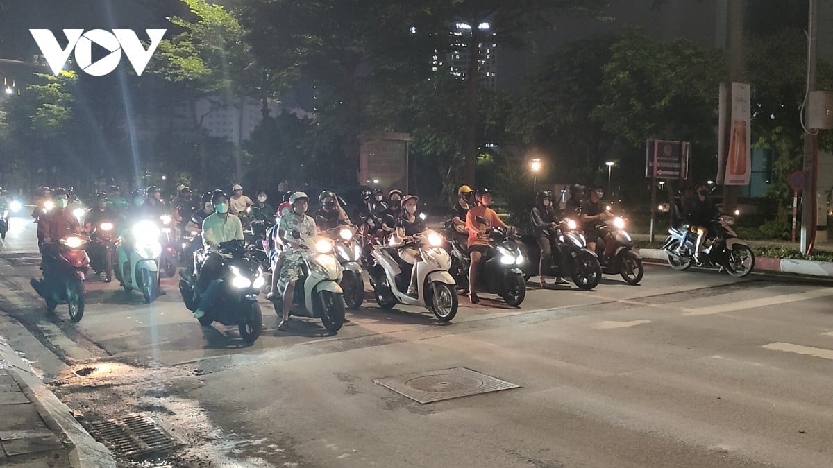 ha noi thi diem lap camera ai phat nguoi, y thuc nguoi di duong khac han hinh anh 3