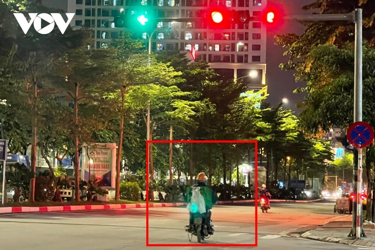 ha noi thi diem lap camera ai phat nguoi, y thuc nguoi di duong khac han hinh anh 10