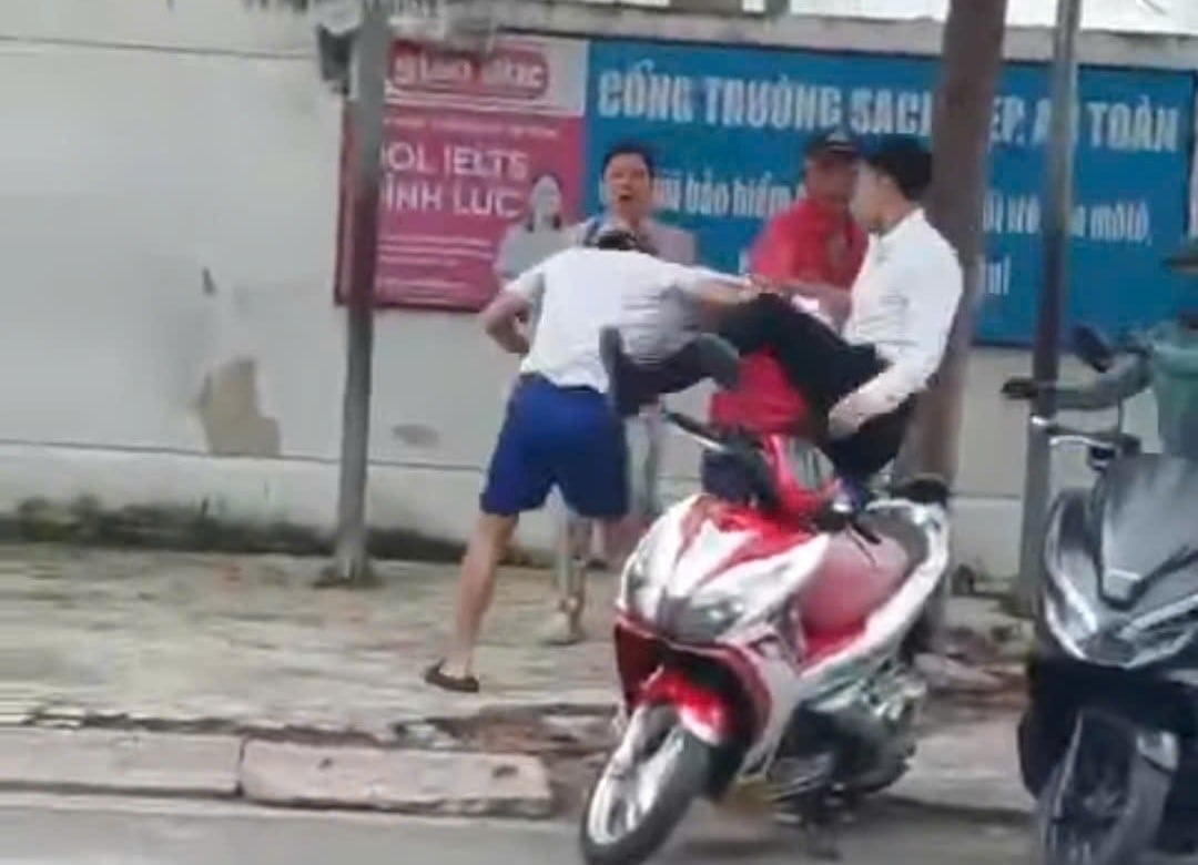 Thực hư thông tin tài xế xe Mercedes bị cho là đánh người gây xôn xao dư luận ở Nha Trang- Ảnh 1.