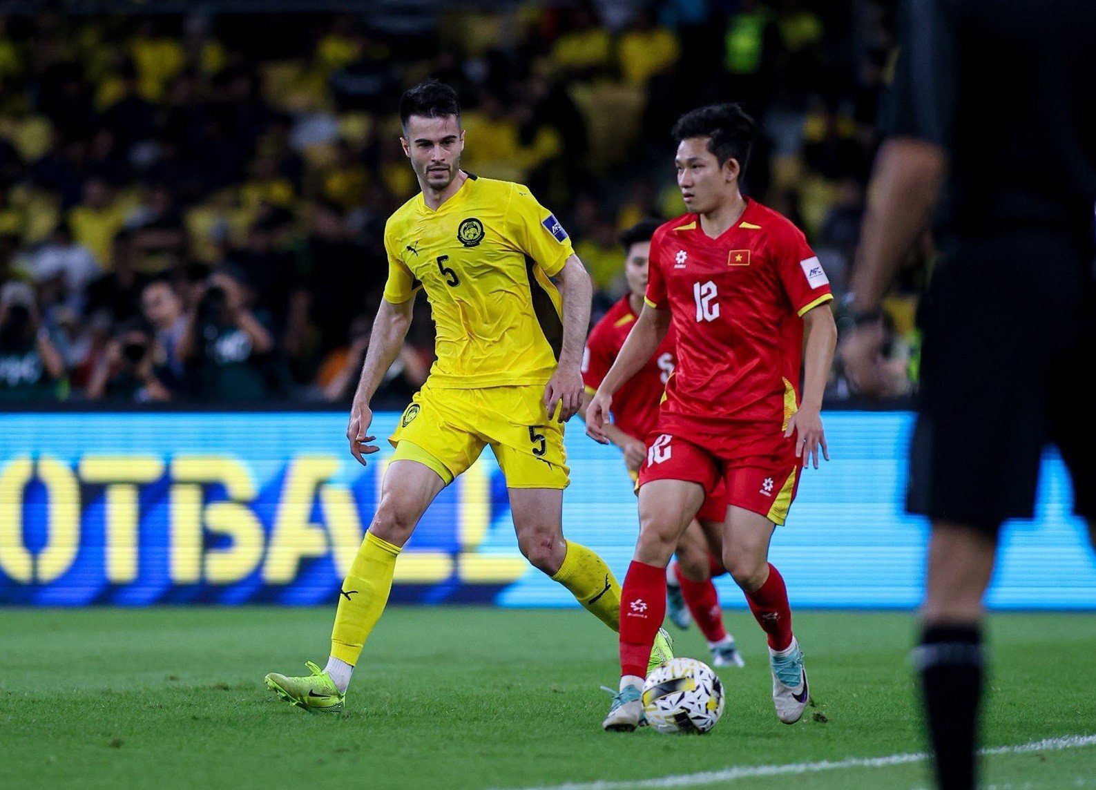 Bị FIFA phạt nặng vì cầu thủ nhập tịch, LĐBĐ Malaysia có động thái quyết liệt- Ảnh 2.