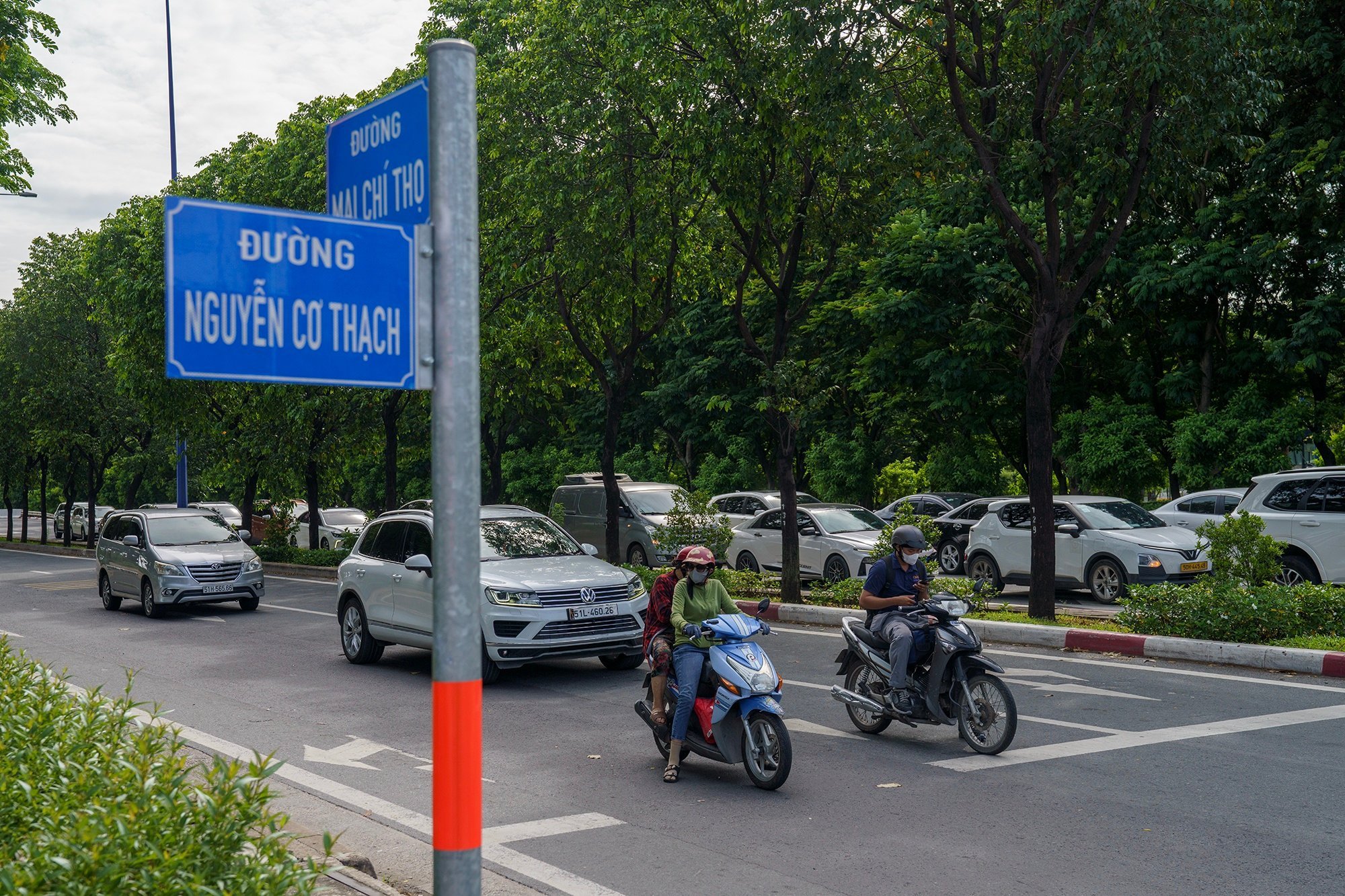 27-1758939498-hien-trang-tuyen-duong-dau-tien-sap-co-lan-xe-dap-o-tphcm.jpg