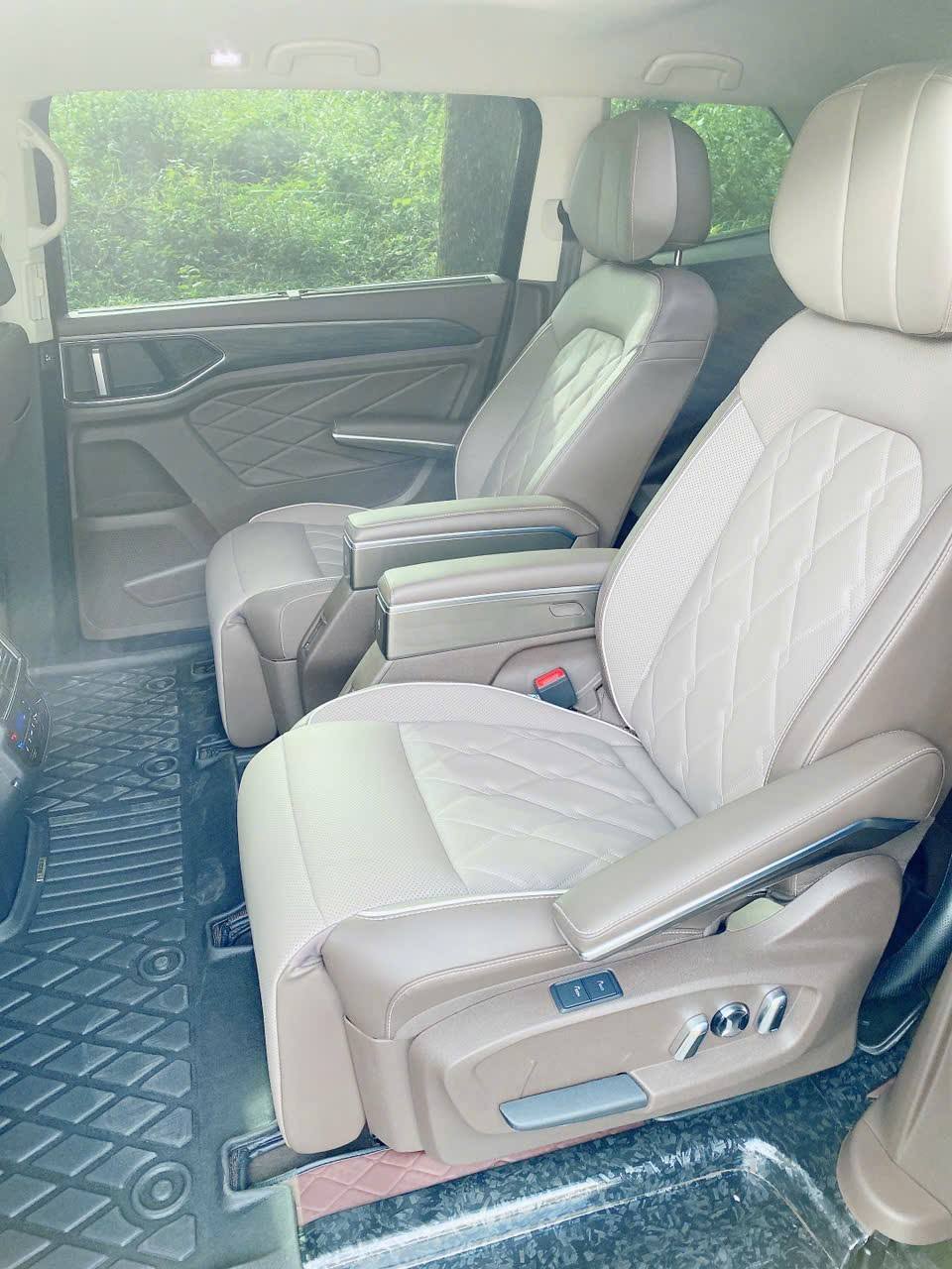 Chiếc VW Viloran này rao bán gần 2,1 tỷ đồng, khách hàng tiết kiệm 450 triệu so với mua mới lại được nội thất rộng hơn Carnival- Ảnh 5.