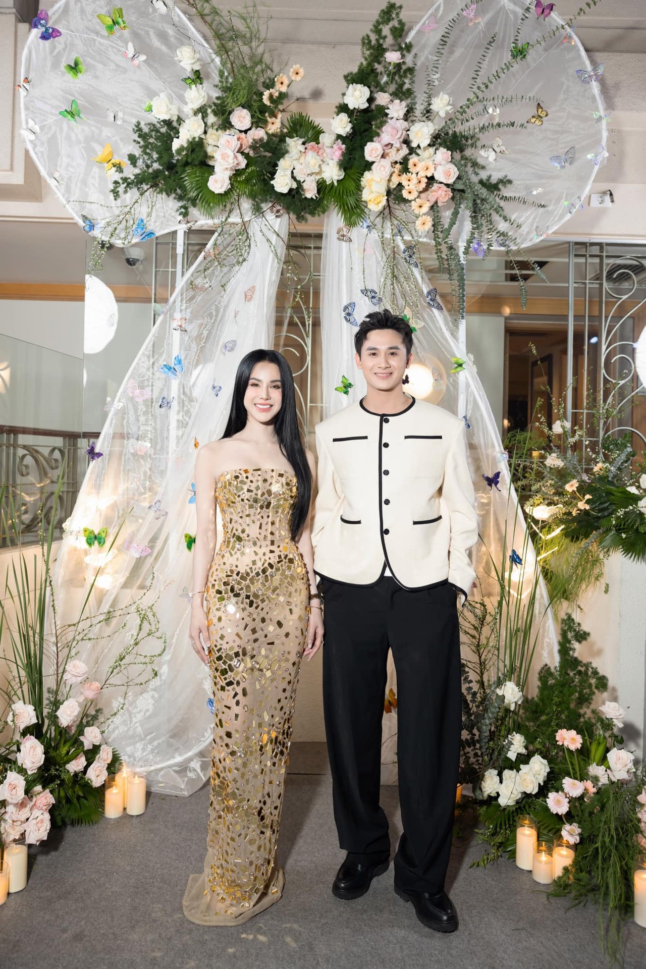 Thêm 1 cặp chị - em Vbiz lệch 11 tuổi đang muốn 
