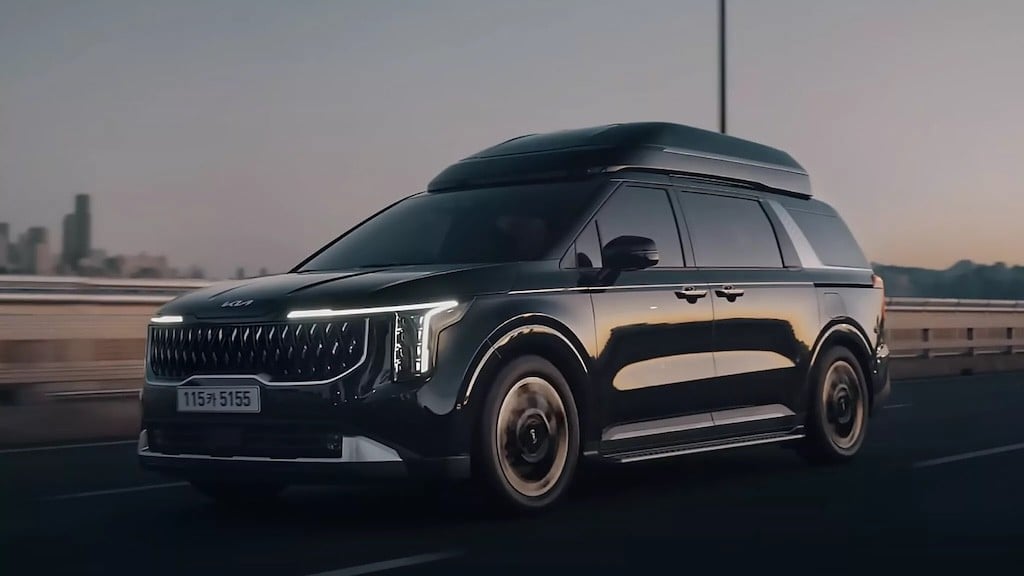 Xe mới KIA sắp bán ở Việt Nam: Có giá treo quần áo như xe của 'mẹ bỉm sữa' nhưng lại dành cho tổng tài- Ảnh 2.