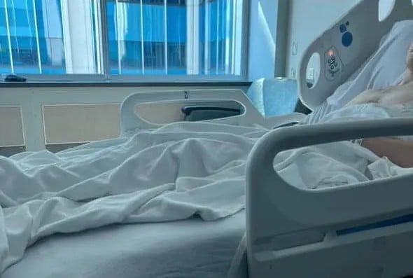 Đang khỏe mạnh bỗng bị xẹp phổi, thanh niên 24 tuổi hối hận vì đã làm 1 điều suốt gần 10 năm- Ảnh 2.
