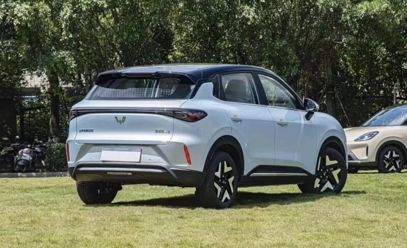 Xe dien Wuling Bingo anh 1