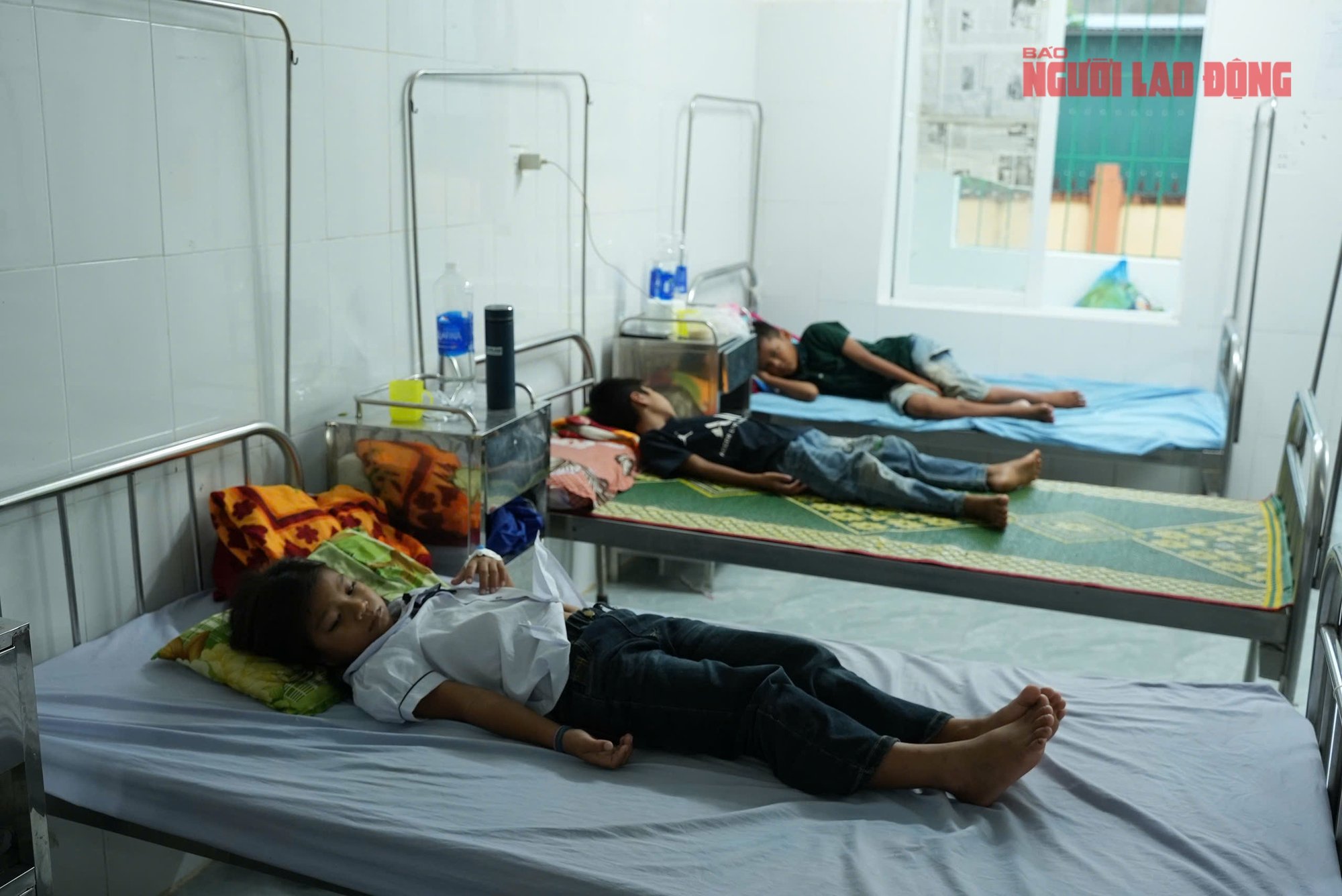 Vụ 40 học sinh nhập viện: Nhân viên y tế 