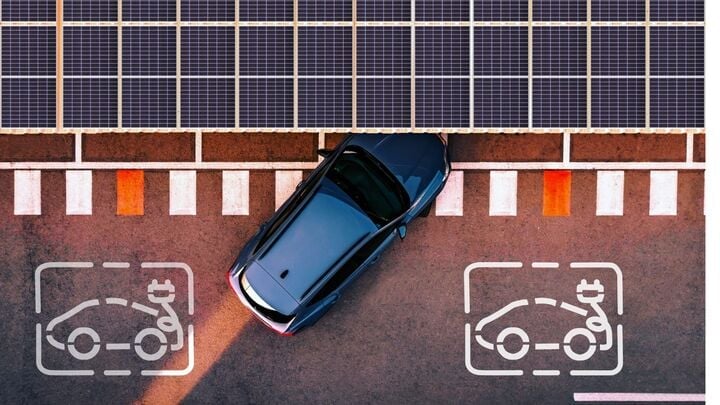 Một pin lithium chỉ còn 70% dung lượng sẽ làm giảm đáng kể quãng đường di chuyển và sức hấp dẫn của xe điện, nhưng vẫn đủ năng lượng cho các mục đích sử dụng nhẹ hơn. (Nguồn: The Guardian)