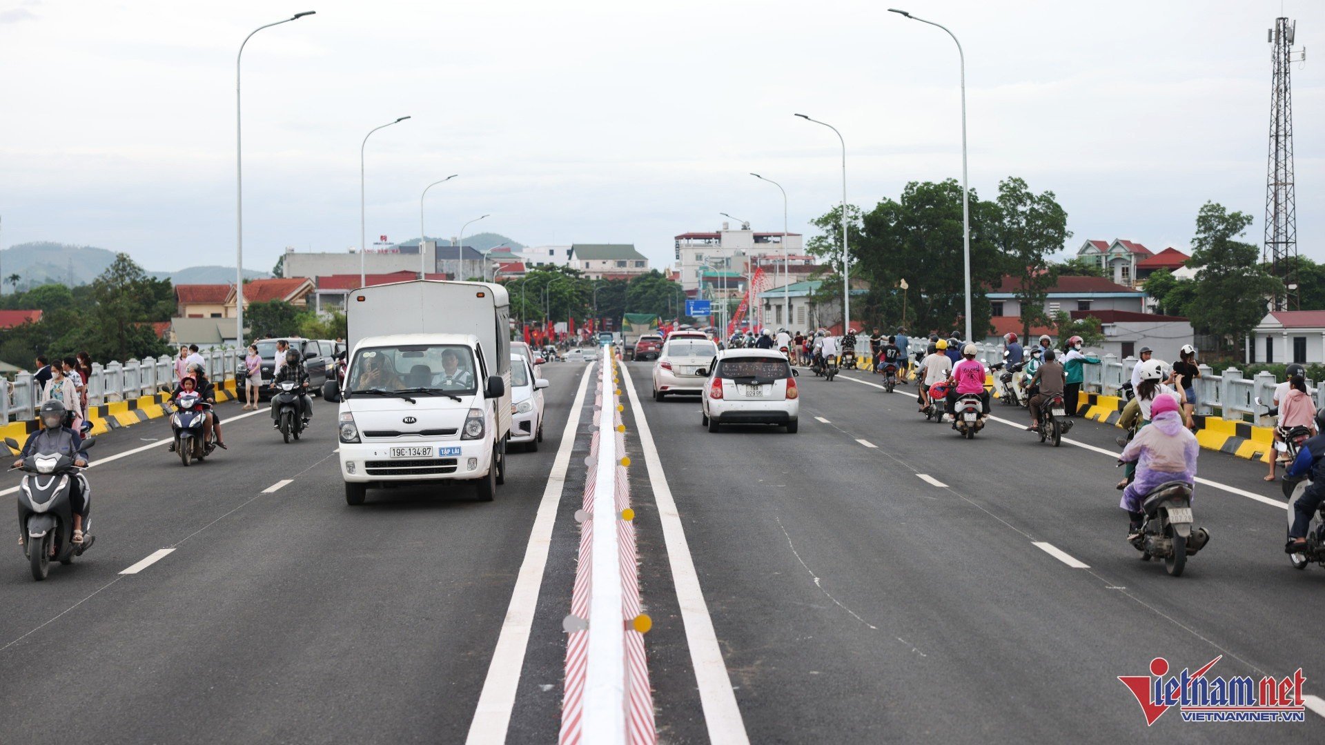 W-thong cau 1.jpg