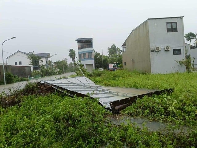 29-1759106554-nhung-thiet-hai-dau-tien-khi-bao-so-10-bualoi-chua-do-bo-1-nguoi-chet-4-nguoi-mat-tich.jpg
