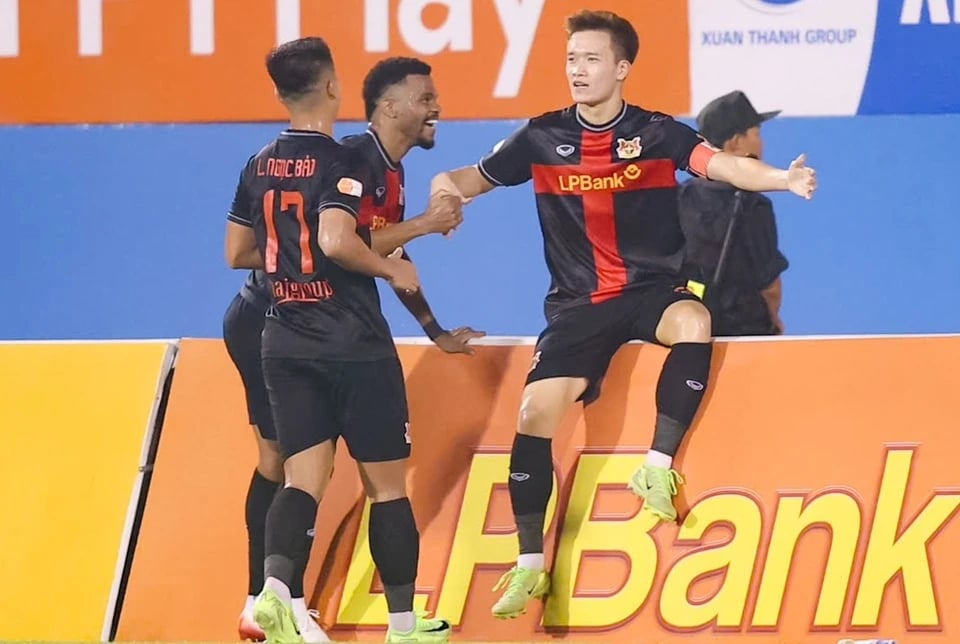 28-1759067234-ninh-binh-dut-mach-thang-o-vleague-202526.jpg