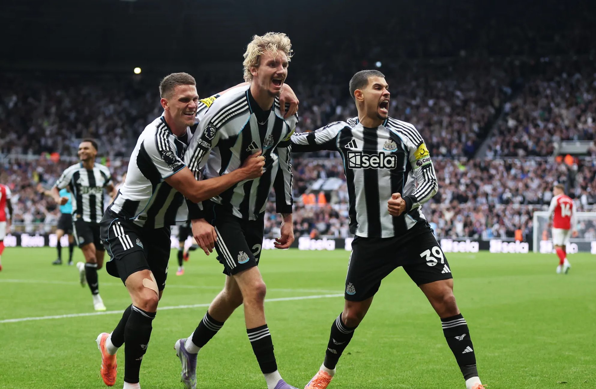 Arsenal ngược dòng hạ chủ nhà Newcastle, trọng tài gây phẫn nộ- Ảnh 3.
