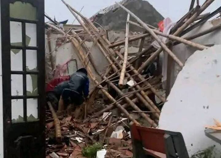 Bão số 10 Bualoi gây thiệt hại nặng nề: Lốc xoáy kéo sập nhiều nhà dân ở Ninh Bình, 6 người thiệt mạng- Ảnh 1.