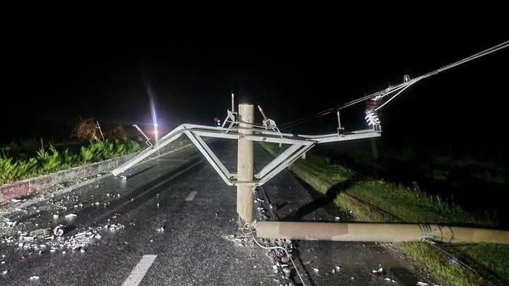 Bão số 10 Bualoi gây thiệt hại nặng nề: Lốc xoáy kéo sập nhiều nhà dân ở Ninh Bình, 6 người thiệt mạng- Ảnh 16.