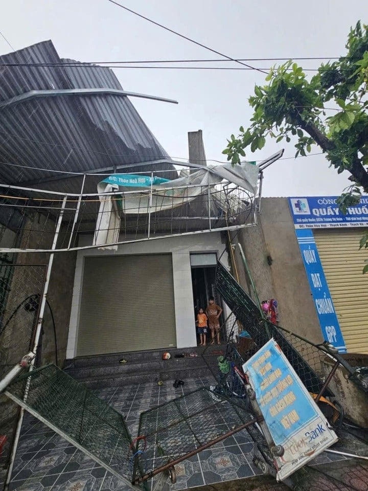 Bão số 10 Bualoi gây thiệt hại nặng nề: Lốc xoáy kéo sập nhiều nhà dân ở Ninh Bình, 6 người thiệt mạng- Ảnh 19.