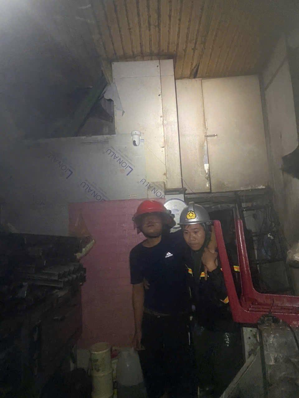 Bão số 10 Bualoi gây thiệt hại nặng nề: Lốc xoáy kéo sập nhiều nhà dân ở Ninh Bình, 6 người thiệt mạng- Ảnh 32.