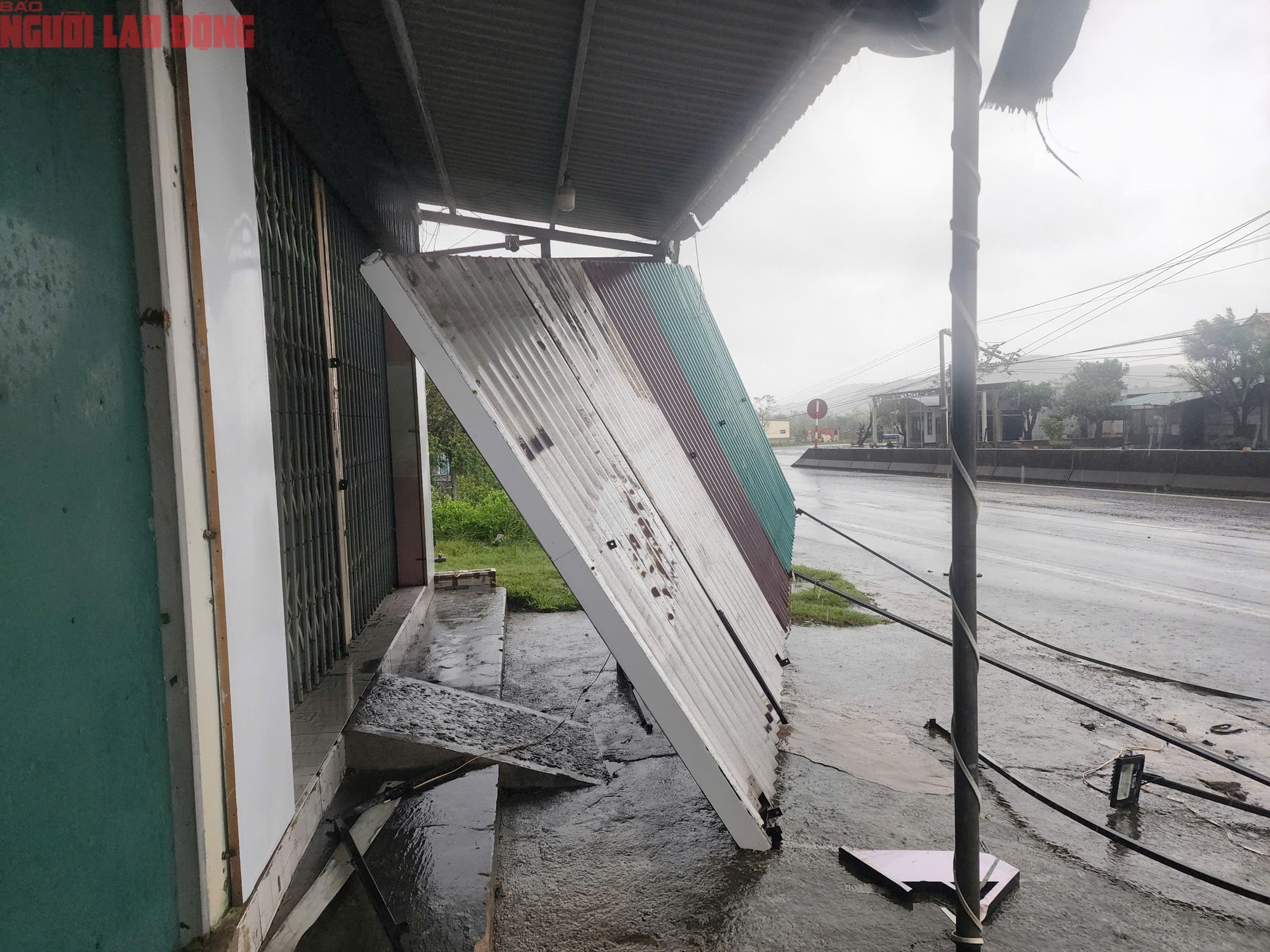 Quảng Trị sau bão số 10: Thiệt hại nặng nề tại xã Phú Trạch sau cơn bão - Ảnh 11.