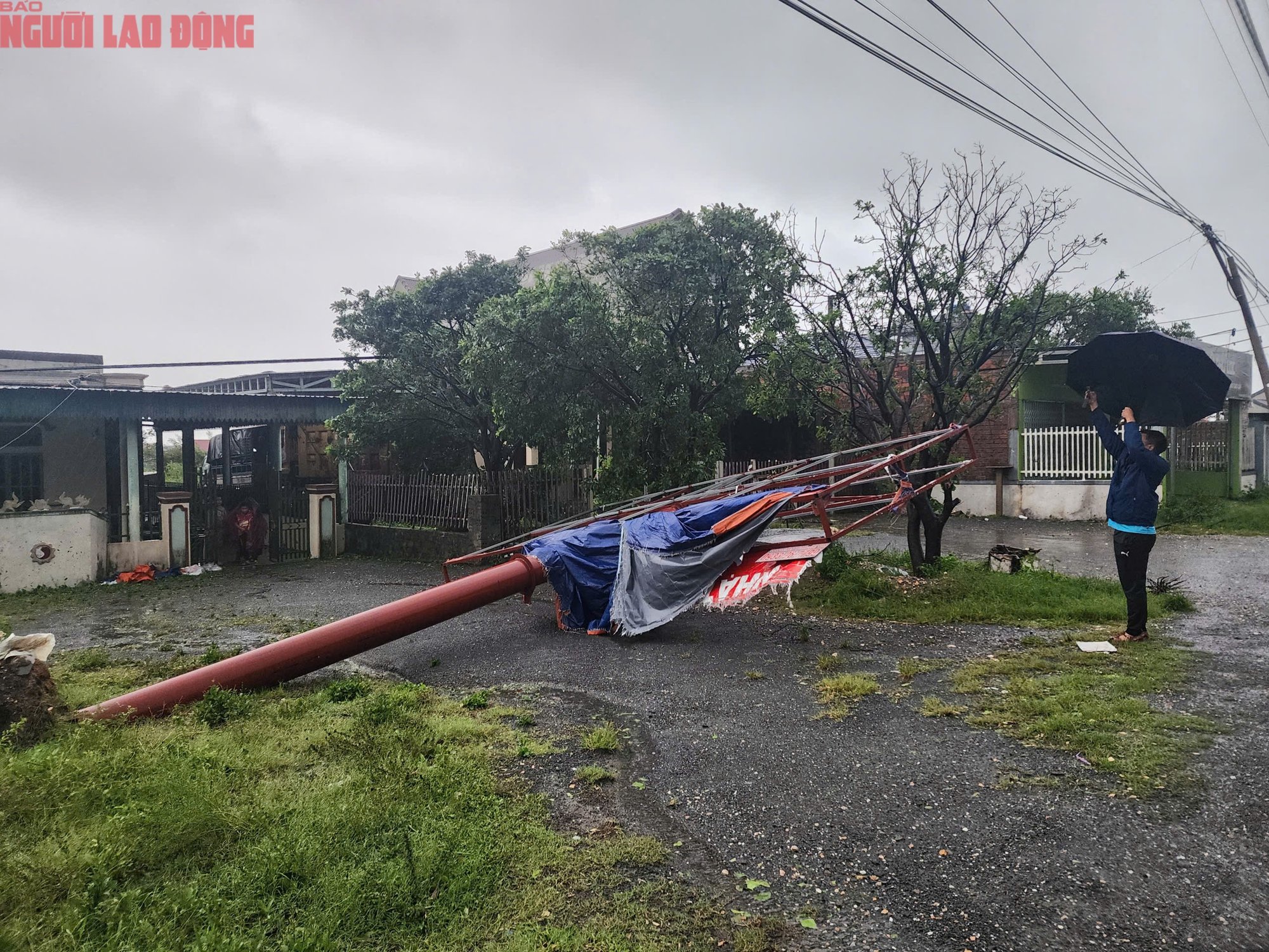 Quảng Trị sau bão số 10: Thiệt hại nặng nề tại xã Phú Trạch sau cơn bão - Ảnh 13.