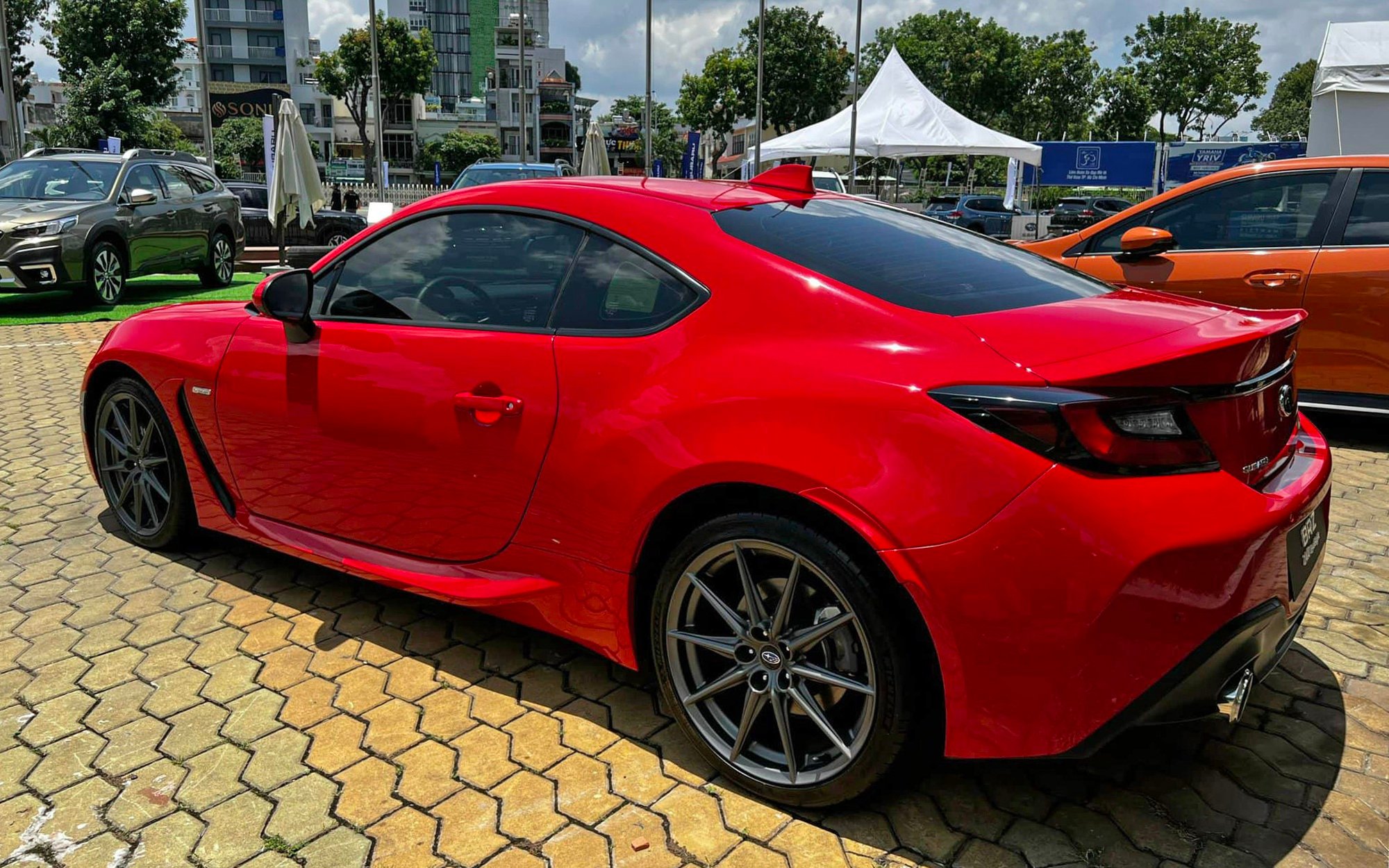 Cường đô la 'tậu' Subaru BRZ số sàn, dân mạng đùa: ‘May có bộ tem mới phân biệt được đâu là xe mới mua’- Ảnh 6.