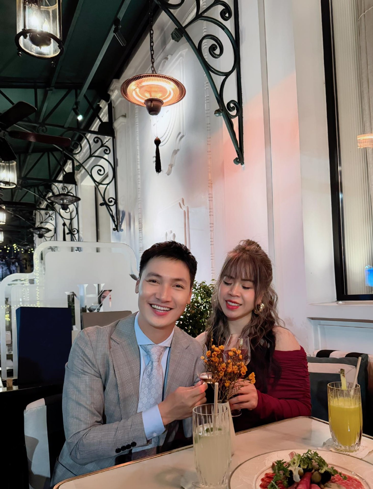 Ngoại hình của nam nghệ sĩ hào hoa, yêu vợ bậc nhất showbiz, có nhà từ Hà Nội đến Hưng Yên, Phú Thọ- Ảnh 6.