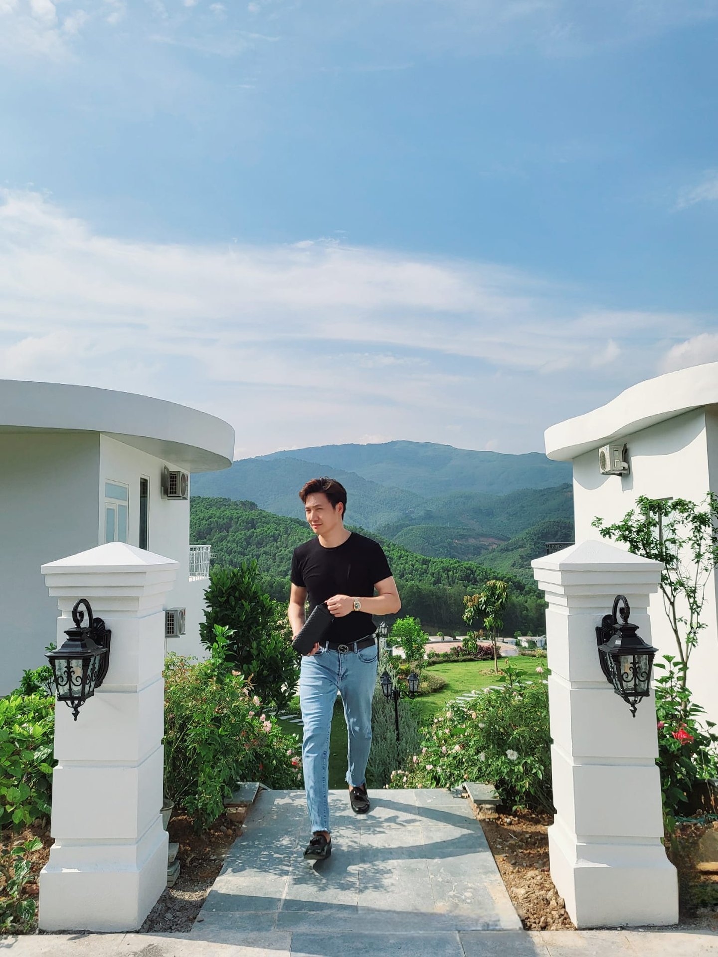Ngoại hình của nam nghệ sĩ hào hoa, yêu vợ bậc nhất showbiz, có nhà từ Hà Nội đến Hưng Yên, Phú Thọ- Ảnh 12.