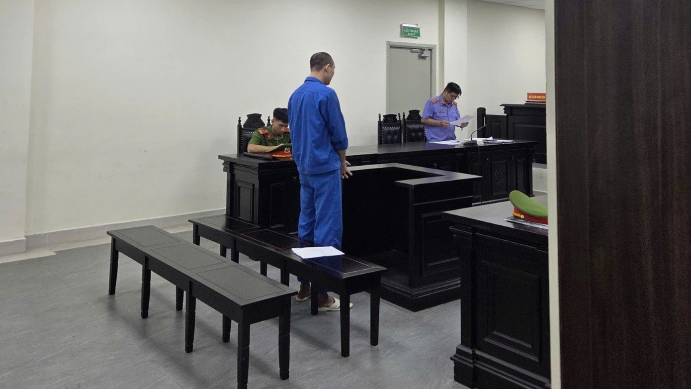 Đâm vợ 11 nhát dao khi phát hiện tin nhắn xưng 'vợ, chồng' với người lạ- Ảnh 1.