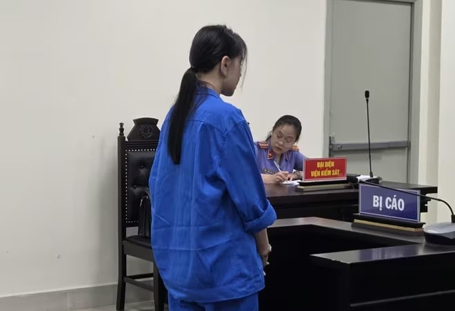 29-1759134845-nguoi-dan-ba-cam-co-xe-o-to-cua-nguoi-khac-lay-tien-an-tieu.jpg