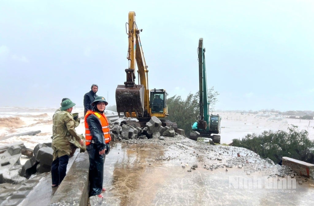 29-1759138632-ninh-binh-cong-bo-tinh-huong-khan-cap-ve-thien-tai-su-co-sat-lo-mai-ke-bien-hai-thinh-3.jpg