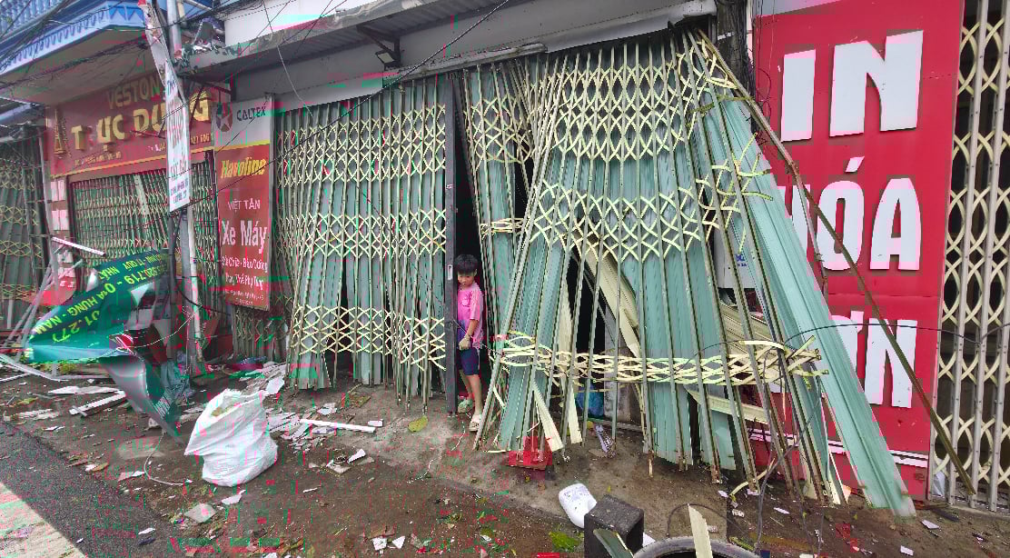 Tang thương Ninh Bình sau lốc xoáy: Con trai nạn nhân rụng rời khi chứng kiến căn nhà của cha mẹ đổ sập, mất đi cả hai người thân trong chớp mắt- Ảnh 7.