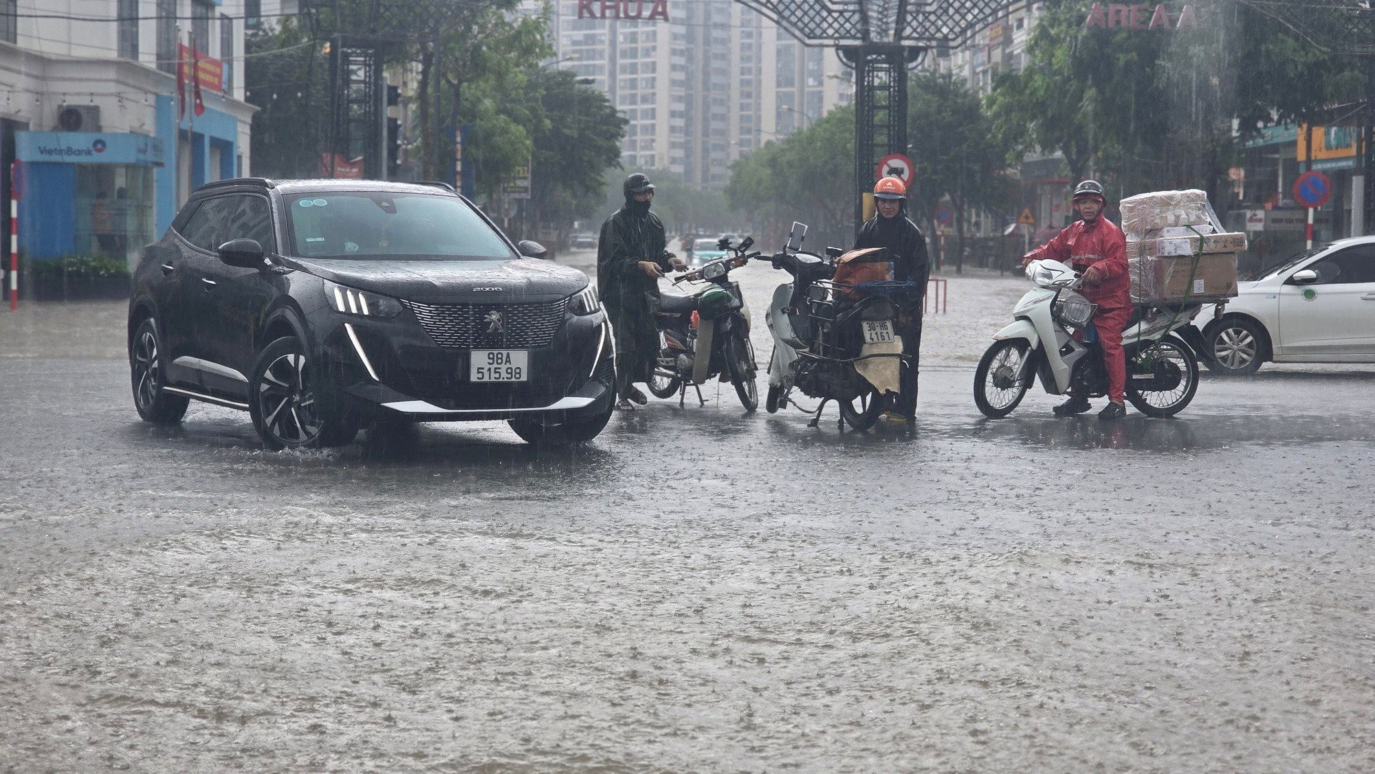 Mưa tầm tã không ngớt, 
