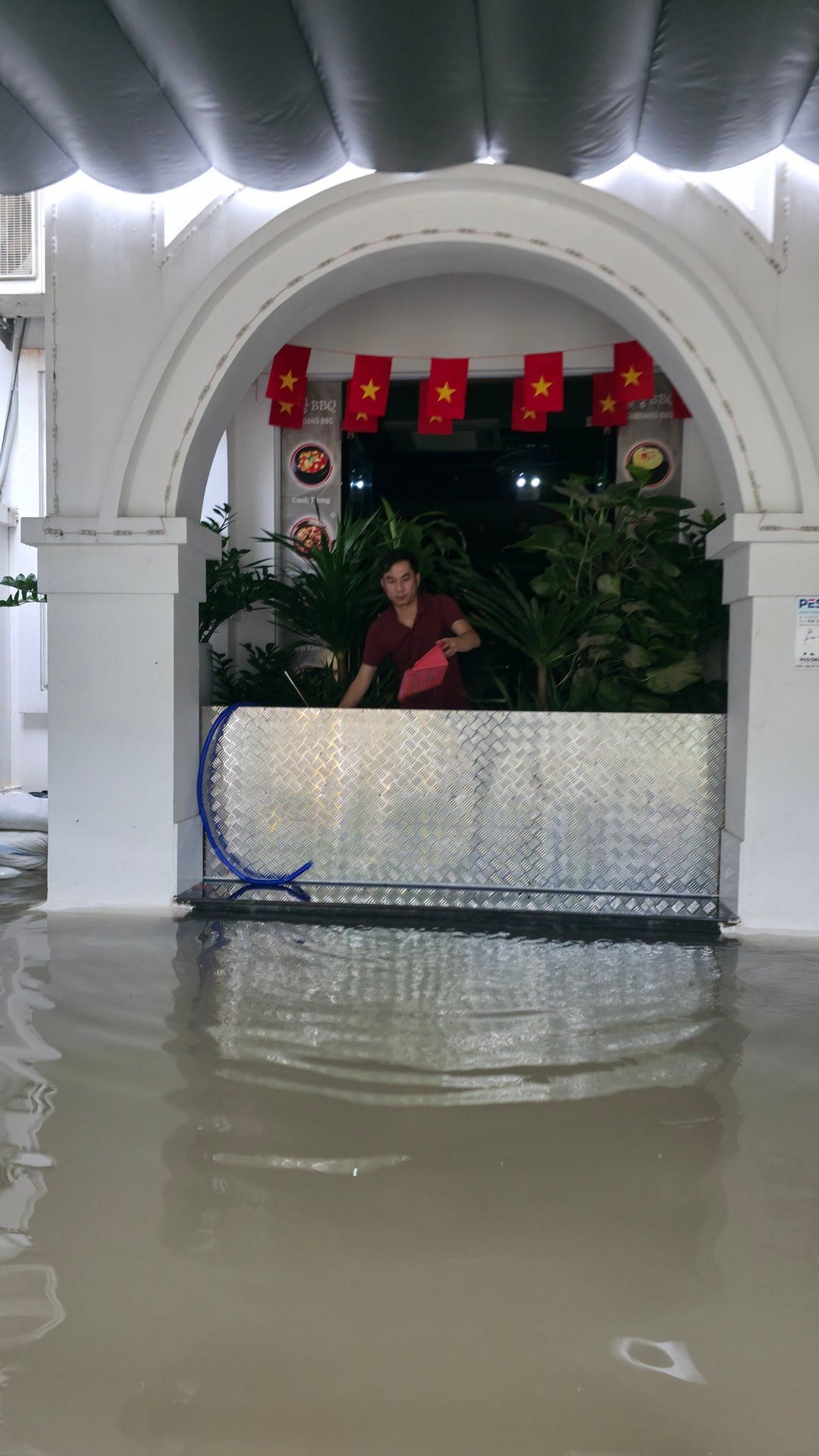 Mưa tầm tã không ngớt, 