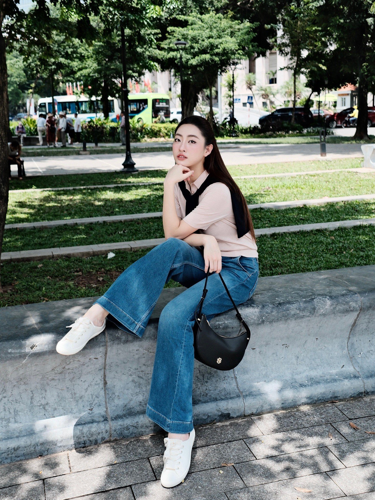 10 set quần jeans mùa thu sành điệu xuất sắc từ các mỹ nhân Việt - Ảnh 8.