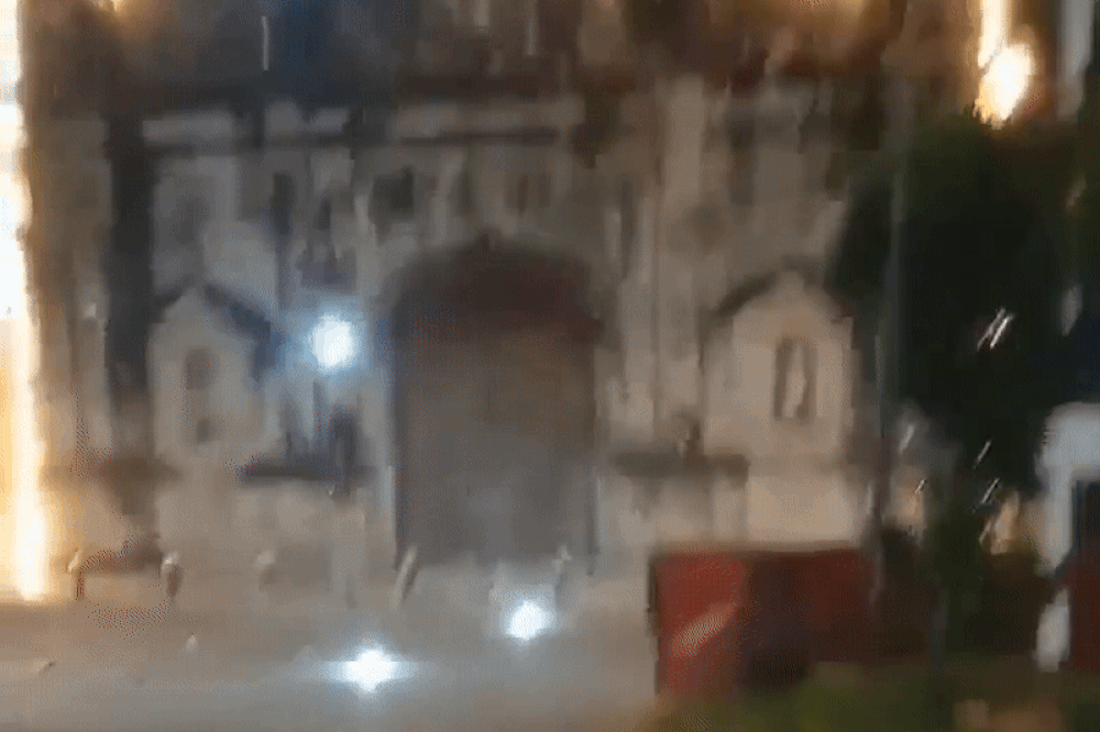 01-1759278764-ha-noi-van-con-nhieu-diem-ngap-sau-sau-con-mua-lon-sang-nay.gif