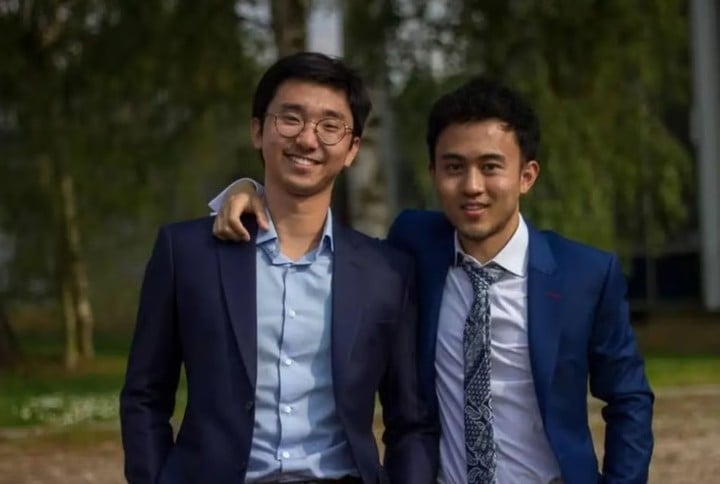 Zhao (bên trái) bị đè nặng bởi áp lực trưởng thành và sự dạy bảo hà khắc của cha mẹ. (Ảnh: Handout)