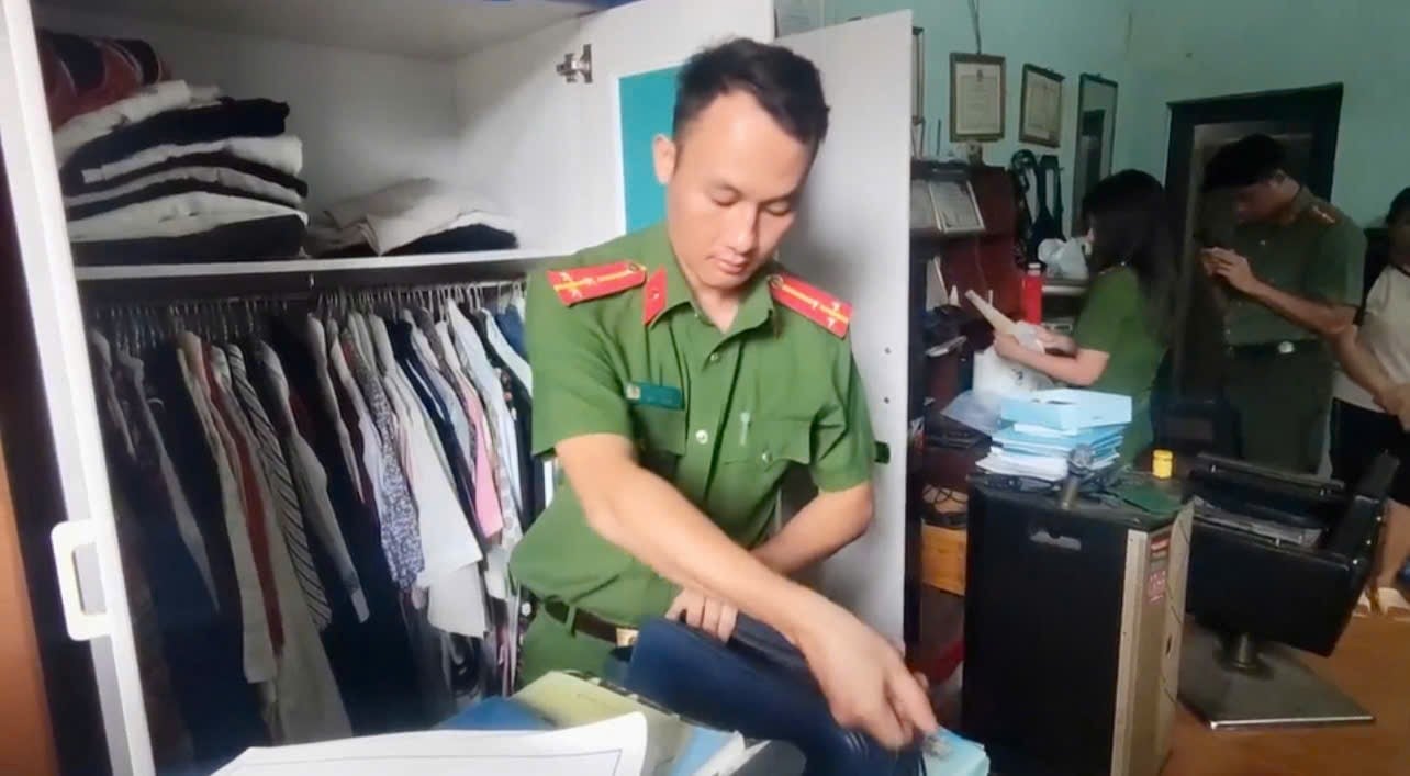 Khám xét khẩn cấp nhà chủ tài khoản 