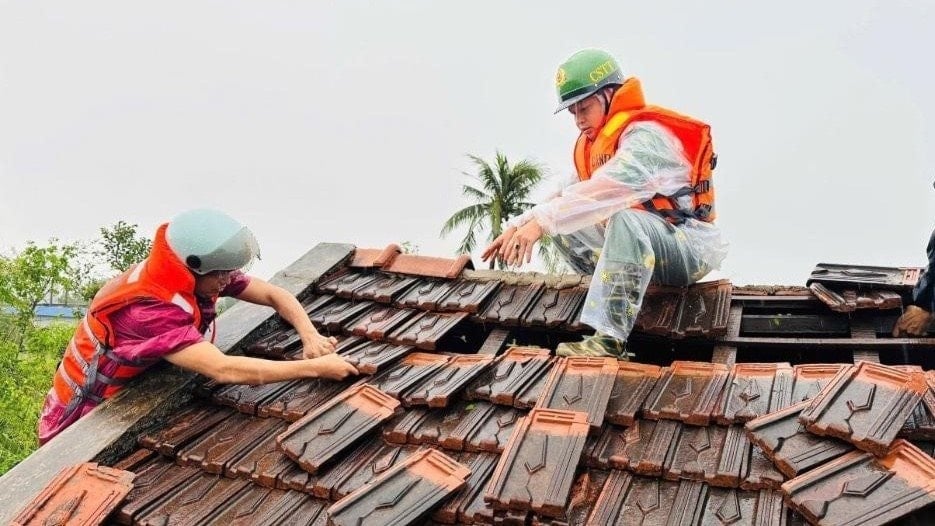 NÓNG: Khẩn cấp chi trả một khoản tiền cho người dân bị thiệt hại bởi bão số 10 Bualoi- Ảnh 3.