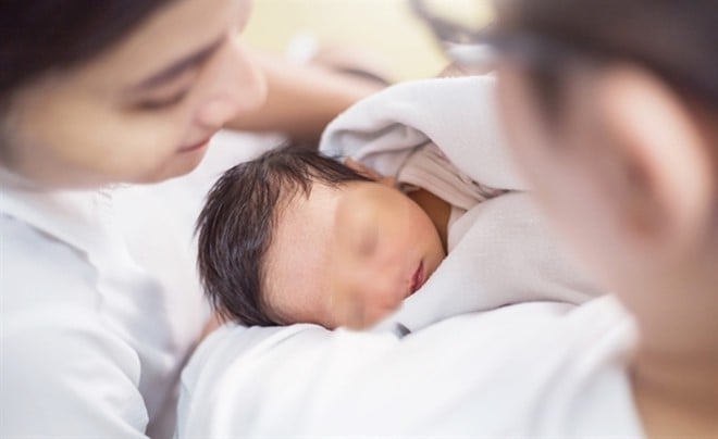 Chồng liên tục nhận tin nhắn, cuộc gọi 