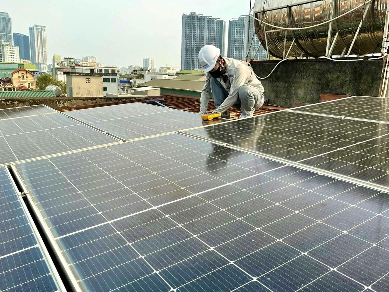 Lắp điện mặt trời mái nhà sắp hưởng nhiều ưu đãi - Ảnh 1.