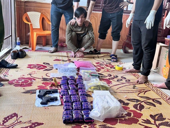 Bắt quả tang Trần Văn Huy cùng 14 kg ma túy và súng quân dụng- Ảnh 1.