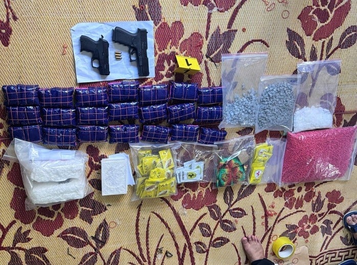 Bắt quả tang Trần Văn Huy cùng 14 kg ma túy và súng quân dụng- Ảnh 3.