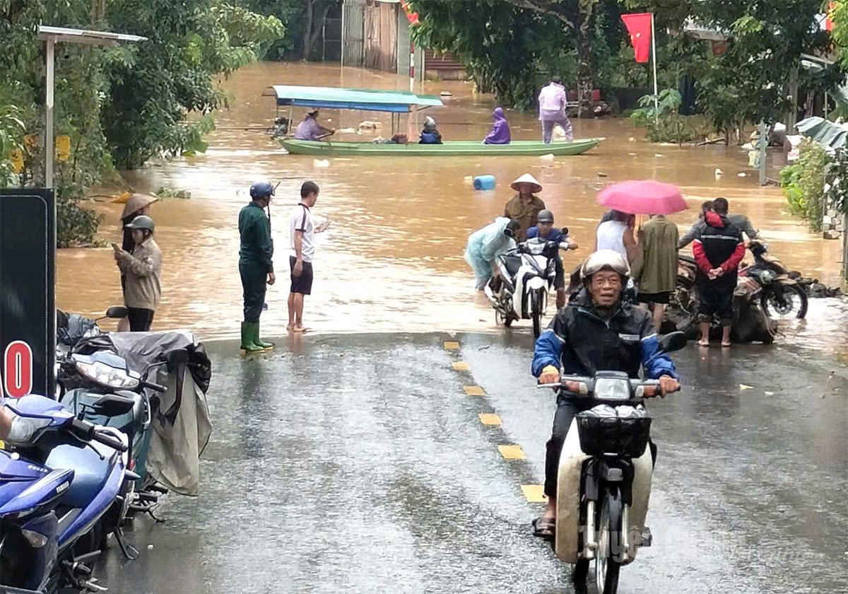 Căn nhà hai tầng đổ sập trong tích tắc vì lũ dữ ở Tuyên Quang: Hoàn cảnh đáng thương của gia đình- Ảnh 2.
