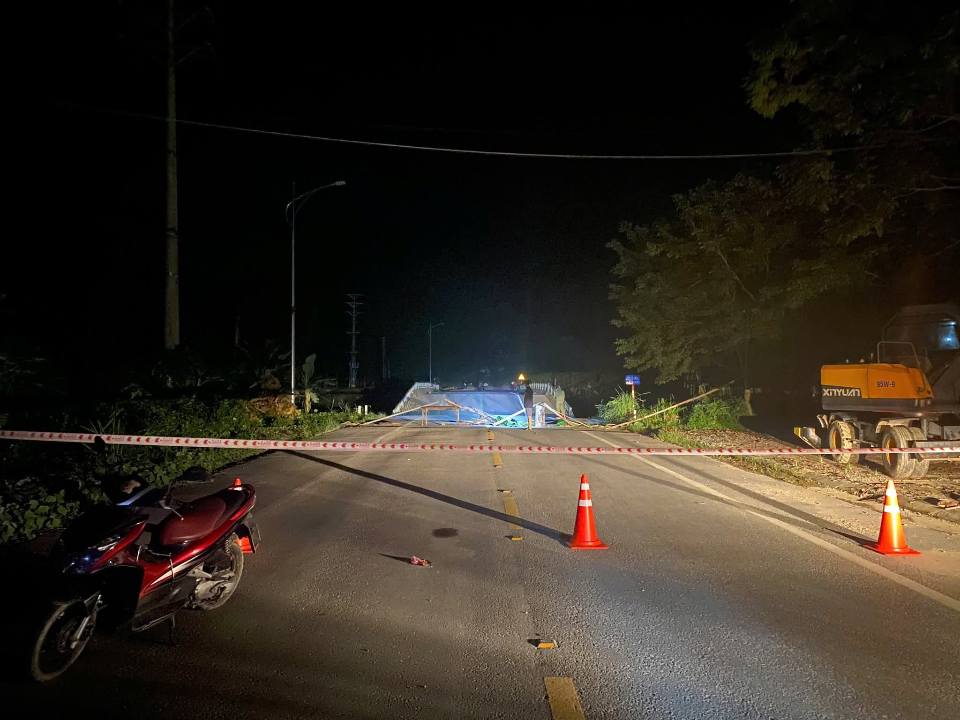 Hiện trường kinh hoàng vụ sập gãy hoàn toàn đường dẫn lên cây cầu ở Tuyên Quang- Ảnh 5.