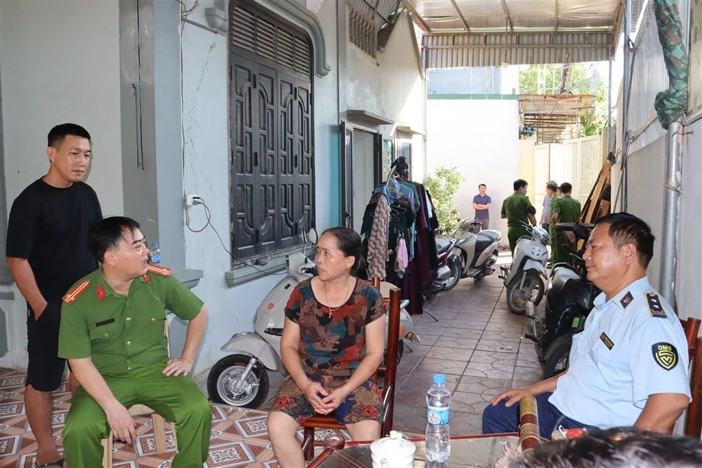 Hãi hùng cảnh mỡ động vật bẩn chất đống dưới nền nhà nhếch nhác, chuẩn bị chế biến tuồn ra thị trường ở Nghệ An- Ảnh 4.