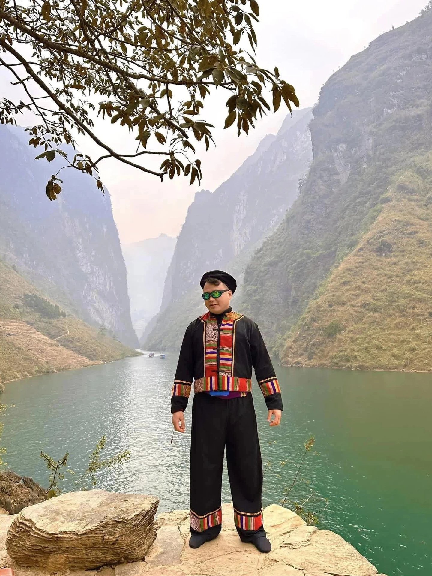 04-1759544997-nhung-chuyen-du-lich-xa-xi-cua-shark-binh-va-phuong-oanh.jpg