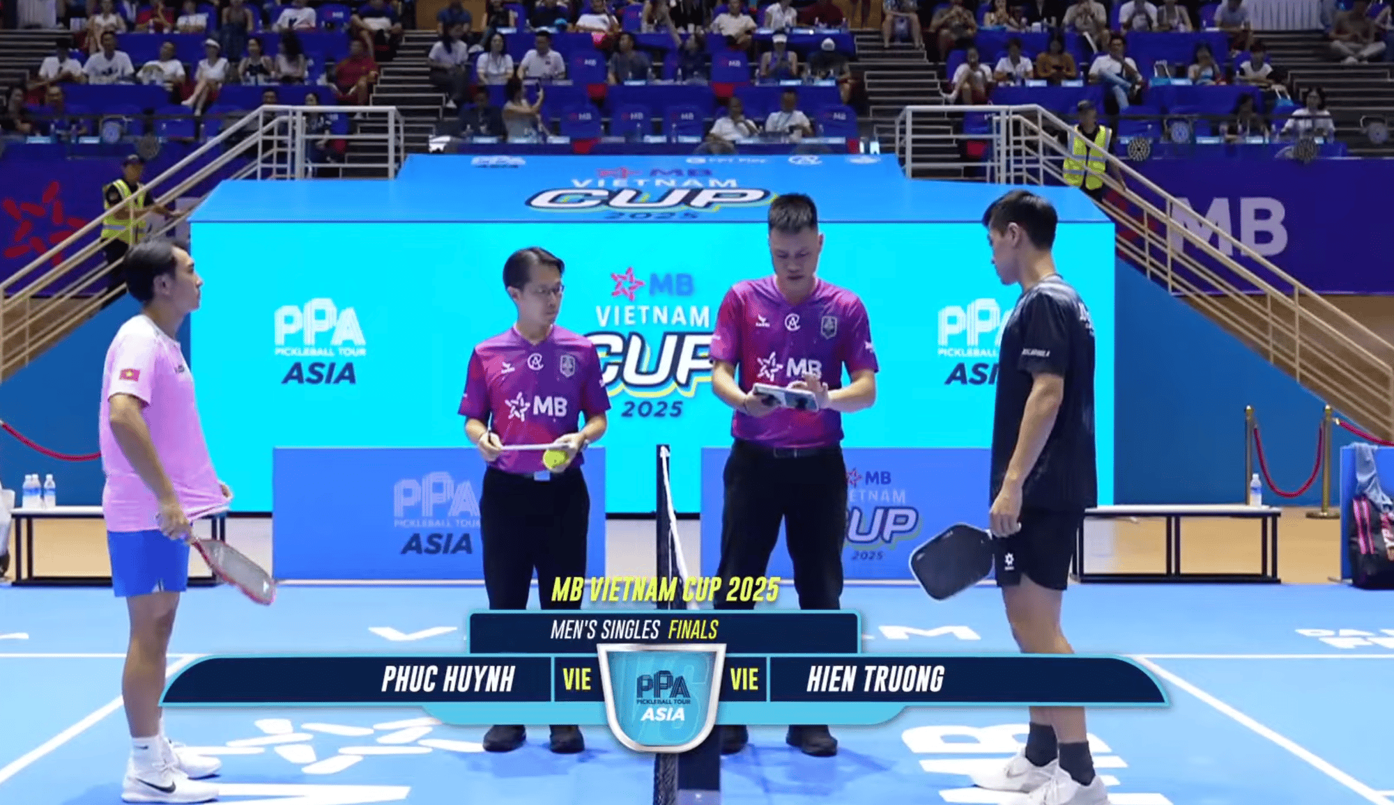 Drama pickleball chưa dứt: Trương Vinh Hiển bước ra, cả khán đài gọi tên Lý Hoàng Nam tại chung kết PPA Tour Vietnam Cup- Ảnh 3.