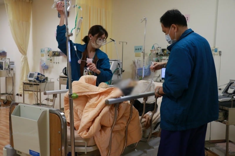 Người đàn ông có nước tiểu 