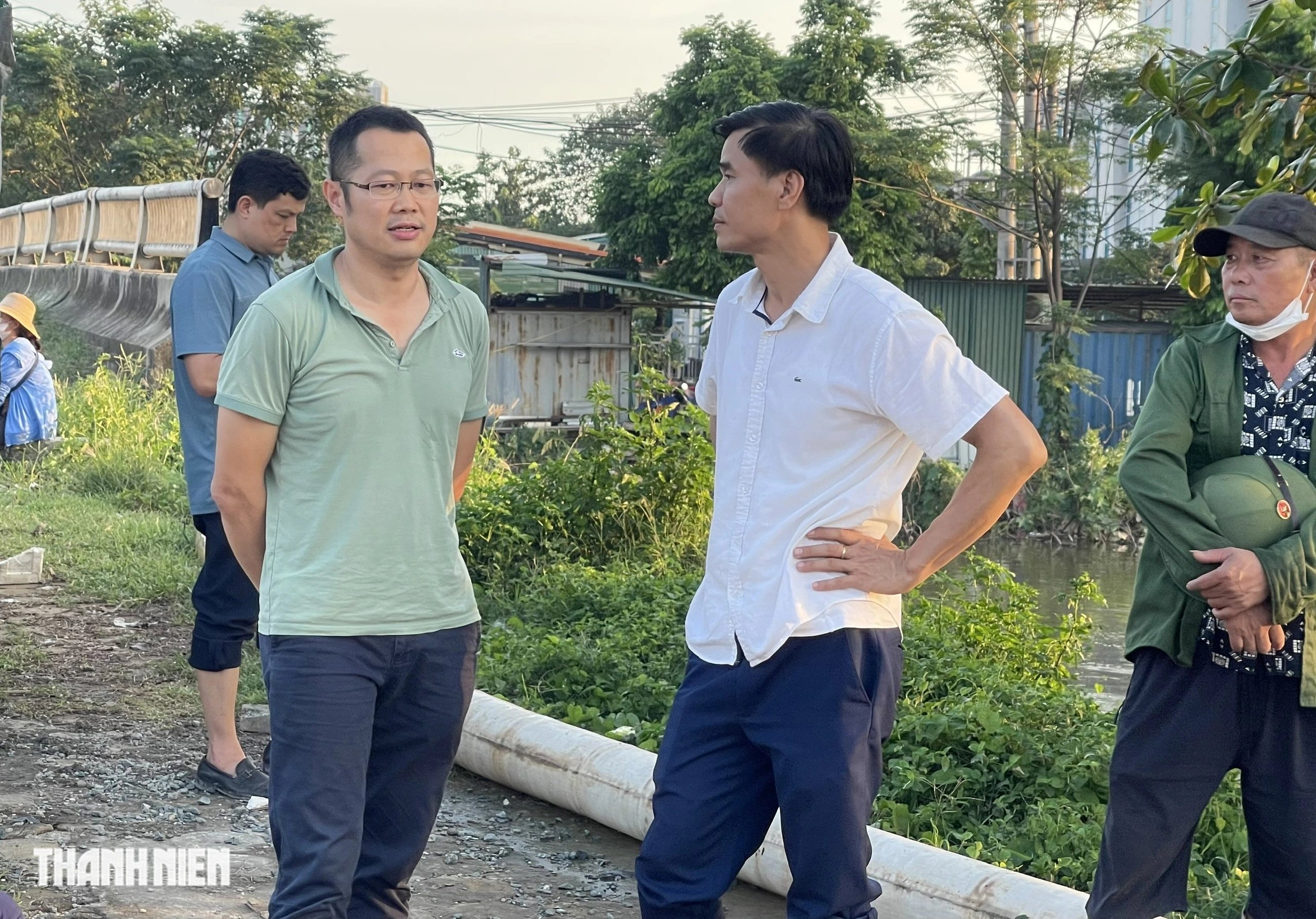Nước lũ 5 ngày chưa rút, người Hà Nội đến phường trải chiếu 'cầu cứu'- Ảnh 8.